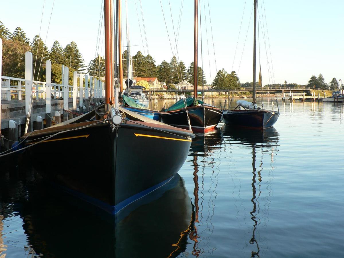 The Boatshed Waterfront B&B 포트페어리 외부 사진